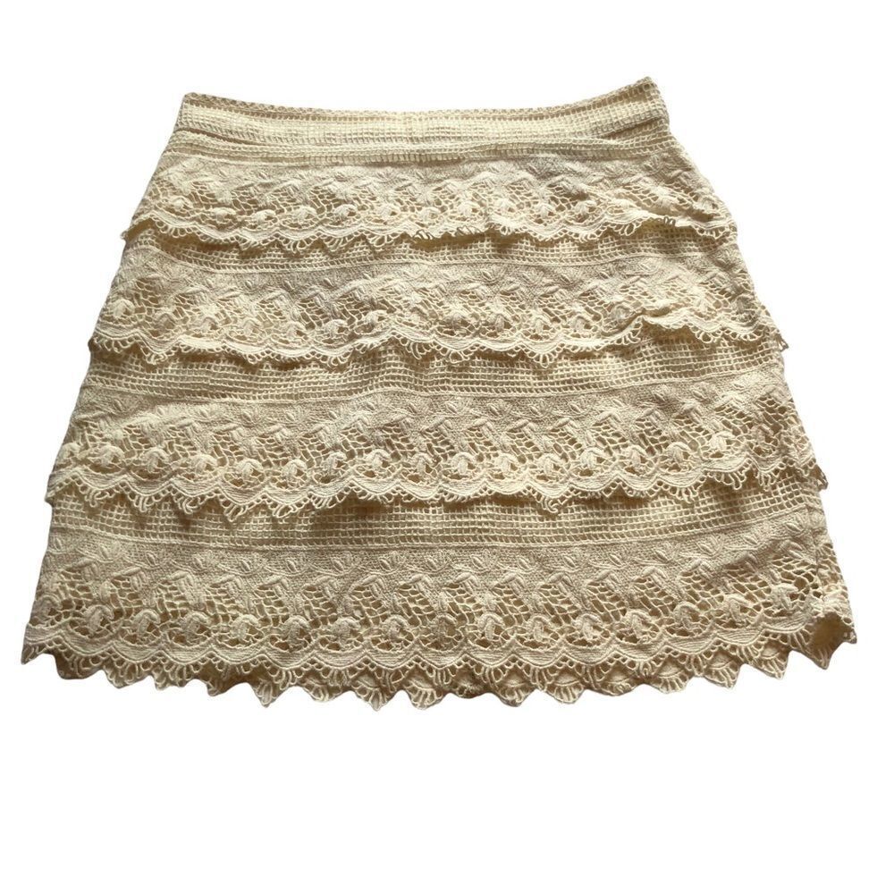 American Eagle Outfitters short skirt cream lace back zip, lined size 00